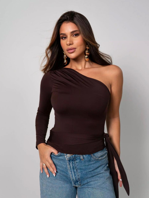 BLUSA UM OMBRO SÓ POLIAMIDA MARROM CACAU